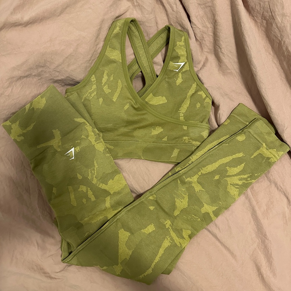 Gymshark set - size small - NEW!